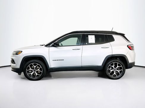 Used 2025 Jeep Compass Limited AWD/4WD image 4