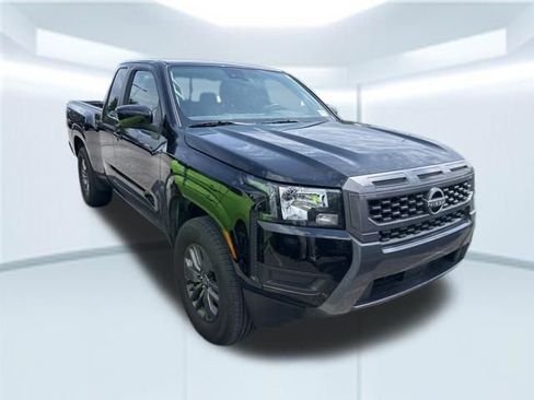 Used 2025 Nissan Frontier SV RWD image 2