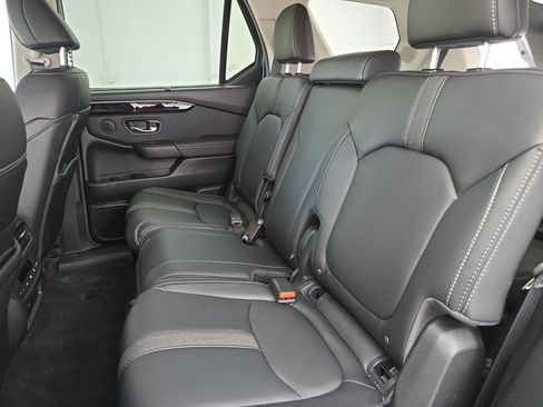 Certified 2025 Honda Pilot Touring image 15