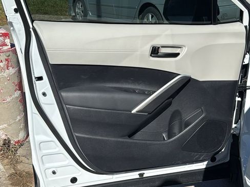 Used 2026 Toyota Corolla Cross L image 13