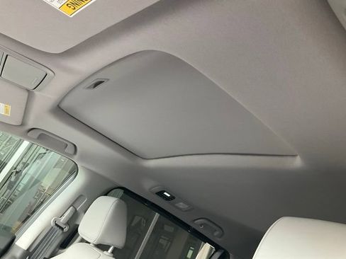 Certified 2023 Honda Odyssey EX-L image 7