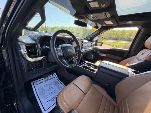 Used 2024 Ford F250 Platinum w/ FX4 Off-Road Package AWD/4WD image 30