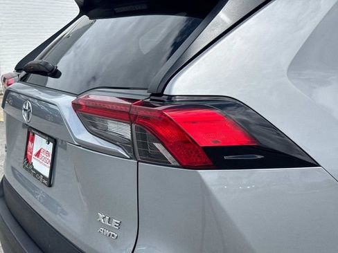 Used 2025 Toyota RAV4 XLE AWD/4WD image 12