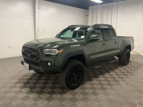 Used 2022 Toyota Tacoma TRD Off-Road w/ TRD Premium Off Road Package image 2