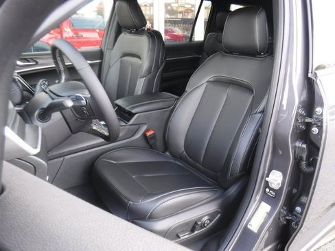 New 2025 Jeep Grand Cherokee L Limited w/ Black Appearance Package image 15