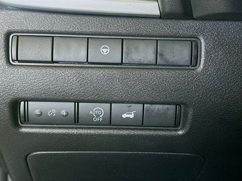 Used 2025 Nissan Rogue SV AWD/4WD image 17