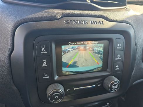 Used 2017 Jeep Renegade Latitude w/ Cold Weather Group image 31