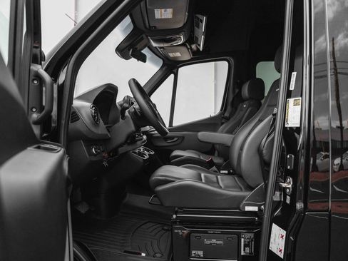 Used 2020 Mercedes-Benz Sprinter 2500 image 25