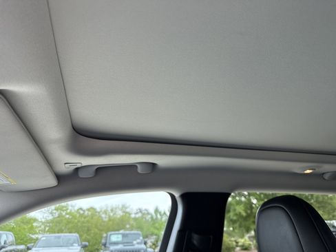 Used 2019 Jeep Cherokee Limited AWD/4WD image 28