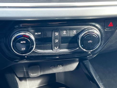 Used 2025 Chevrolet Trax LT image 24