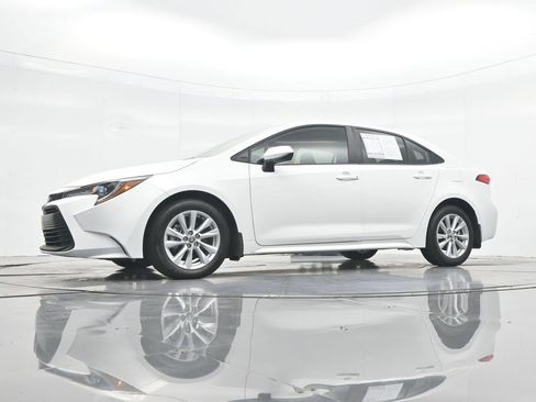 Used 2025 Toyota Corolla LE w/ LE Premium Package FWD image 26