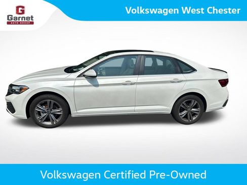 Used 2023 Volkswagen Jetta SE FWD image 2