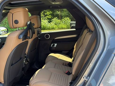 Certified 2025 Land Rover Discovery Dynamic SE AWD/4WD image 21