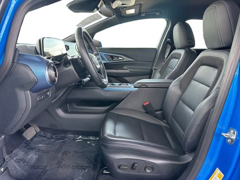 Used 2024 Chevrolet Equinox EV LT FWD image 9