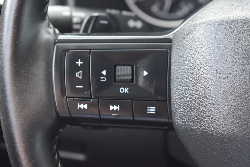 Used 2025 Nissan Rogue SV FWD image 25
