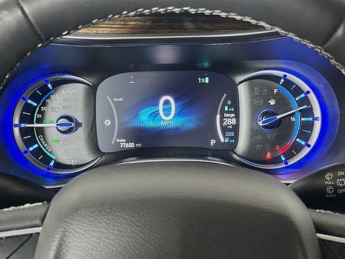 Used 2023 Chrysler Pacifica Limited FWD image 13