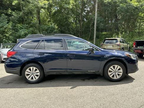 Used 2018 Subaru Outback 2.5i Premium AWD/4WD image 3
