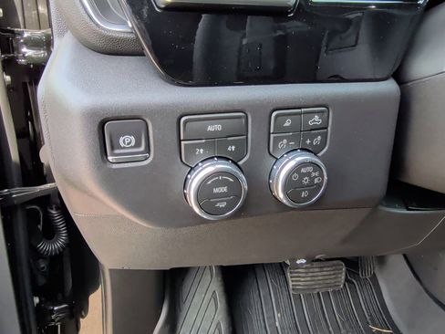 New 2026 GMC Sierra 1500 SLT image 16