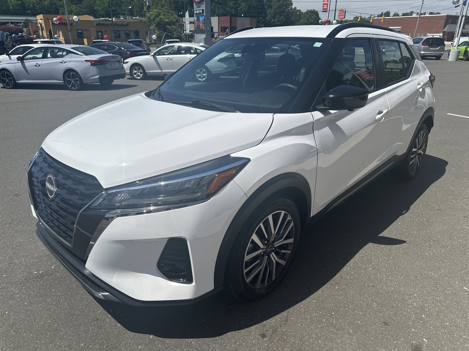 Used 2024 Nissan Kicks SR FWD image 4