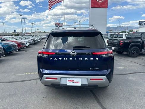 Used 2023 Nissan Pathfinder SL AWD/4WD image 10