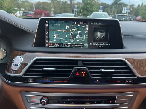 Used 2018 BMW 750i image 46