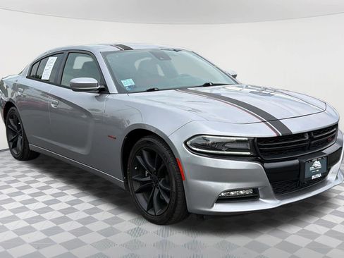 Used 2016 Dodge Charger R/T image 3