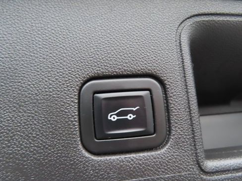 Certified 2023 GMC Terrain SLT image 32