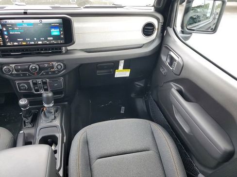 New 2025 Jeep Gladiator Sport image 18