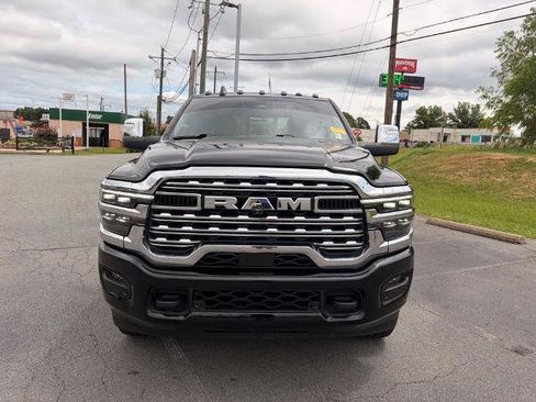 Used 2025 RAM 2500 Limited AWD/4WD image 2