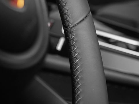 Used 2025 Porsche Macan image 31