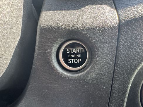 Used 2022 Nissan Frontier SV w/ Technology Package RWD image 14