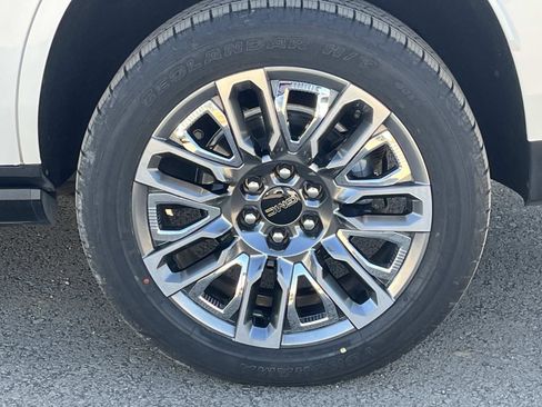 Used 2024 GMC Yukon Denali Ultimate image 12