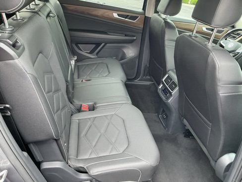 Used 2025 Volkswagen Atlas SE AWD/4WD image 20