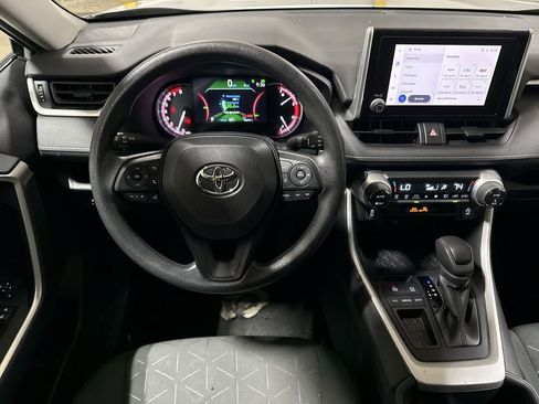 Used 2024 Toyota RAV4 XLE FWD image 11