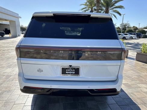 New 2026 Lincoln Navigator L Reserve AWD/4WD image 3