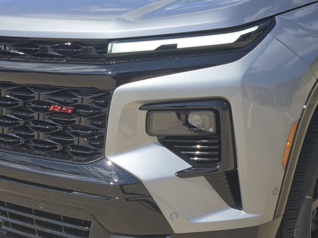 New 2027 Chevrolet Traverse RS w/ LPO, Floor Liner Package FWD image 6