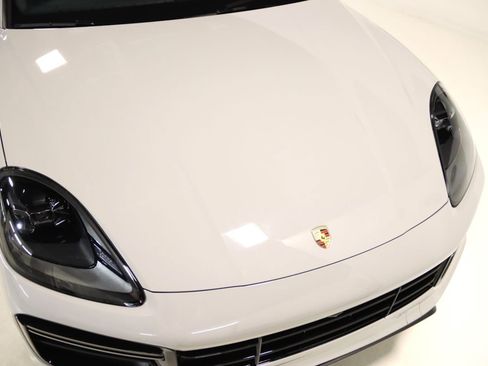 Used 2020 Porsche Cayenne Turbo AWD/4WD image 38