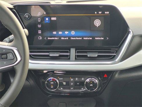 Used 2025 Chevrolet Trax LT w/ Driver Confidence Package image 11