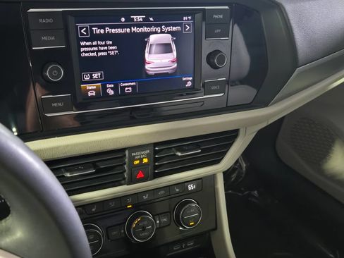 Used 2023 Volkswagen Jetta SE w/ Panoramic Sunroof Package FWD image 19