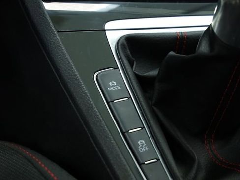 Used 2019 Volkswagen Golf 4-Door image 21