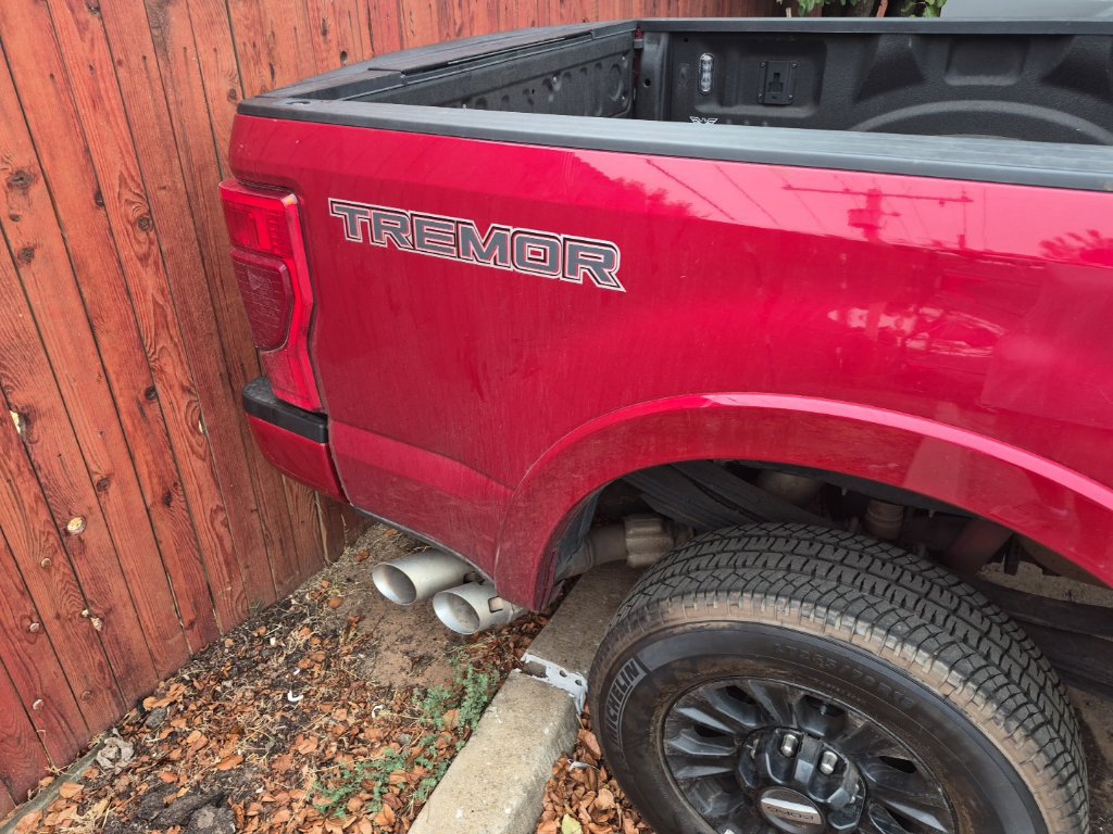 Used 2022 Ford F350 Platinum w/ Tremor Off-Road Package AWD/4WD image 19