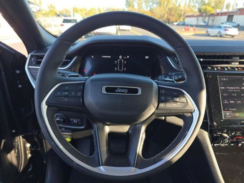 Used 2023 Jeep Grand Cherokee L Altitude image 11