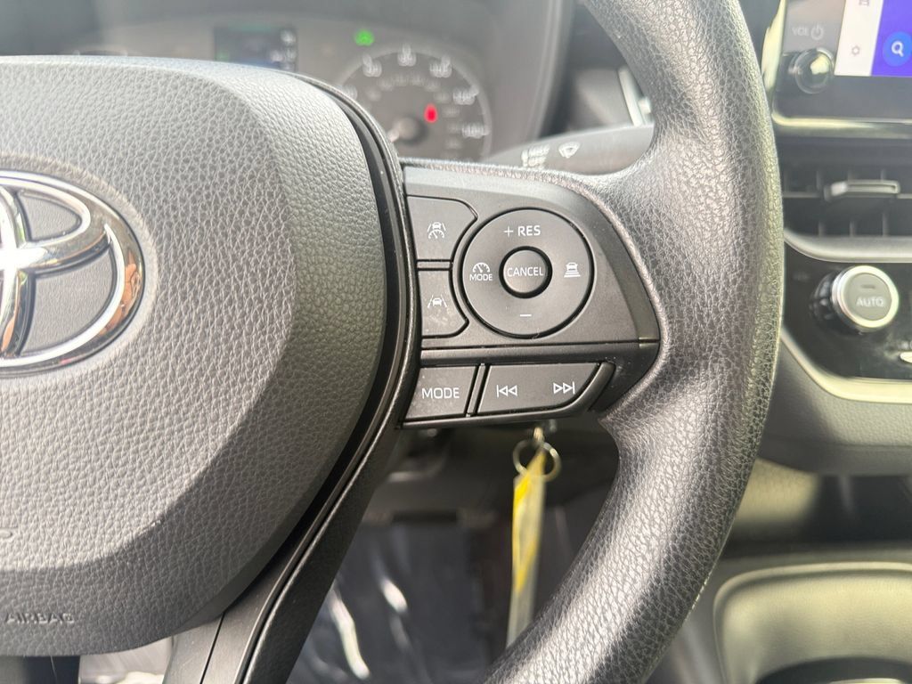 Used 2025 Toyota Corolla LE FWD image 19