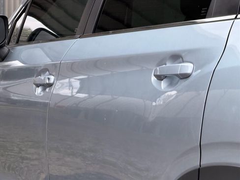 Certified 2021 Subaru Ascent Premium w/ Convenience Package AWD/4WD image 11