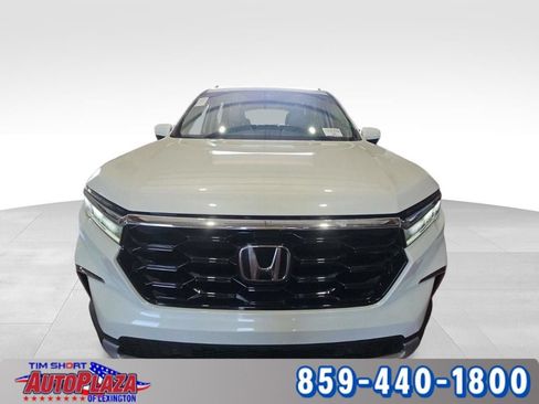 Used 2025 Honda Pilot Touring image 3