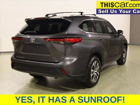 Used 2021 Toyota Highlander XLE FWD image 8