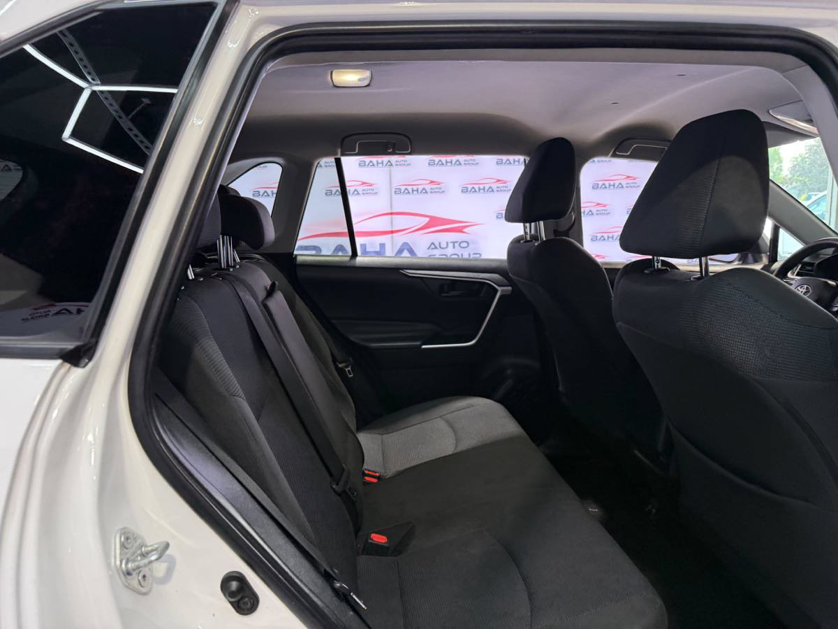 Used 2022 Toyota RAV4 LE AWD/4WD image 38