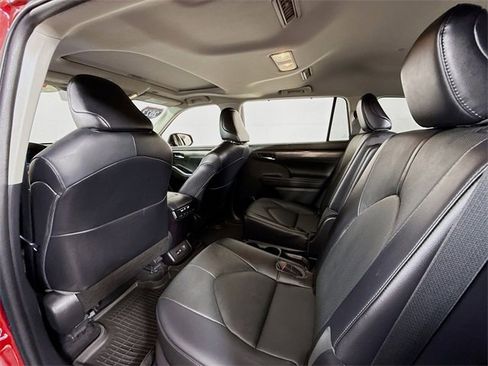 Used 2023 Toyota Highlander Limited image 10