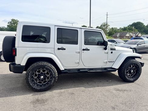 Used 2012 Jeep Wrangler Unlimited Sahara w/ Connectivity Group AWD/4WD image 7