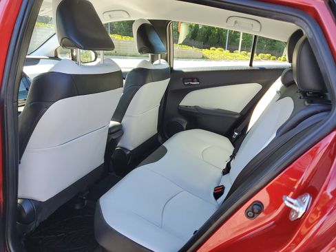 Used 2016 Toyota Prius Four FWD image 11